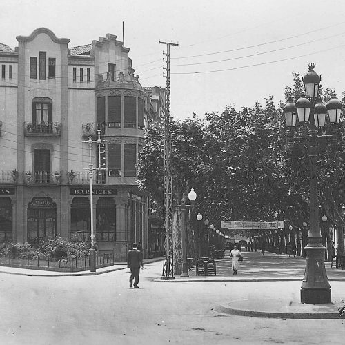 Foto antiga de la façana de la Casa Padró